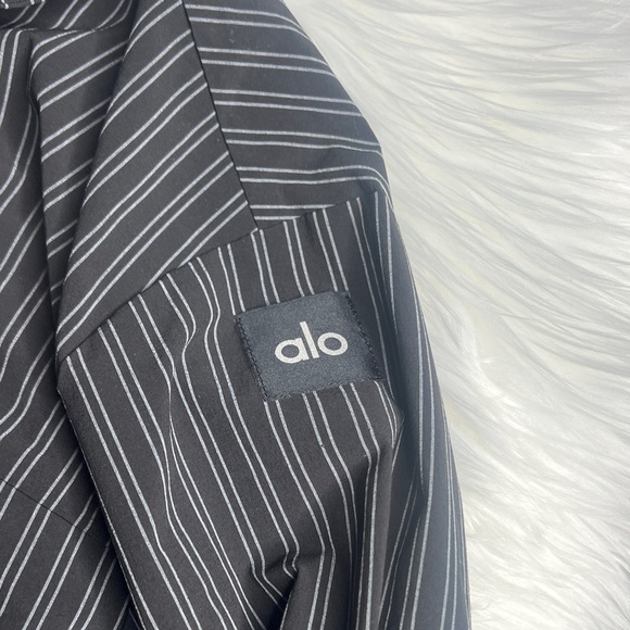 ALO Yoga Charcoal Pinstripe Women's Blazer - Picture 3 of 3